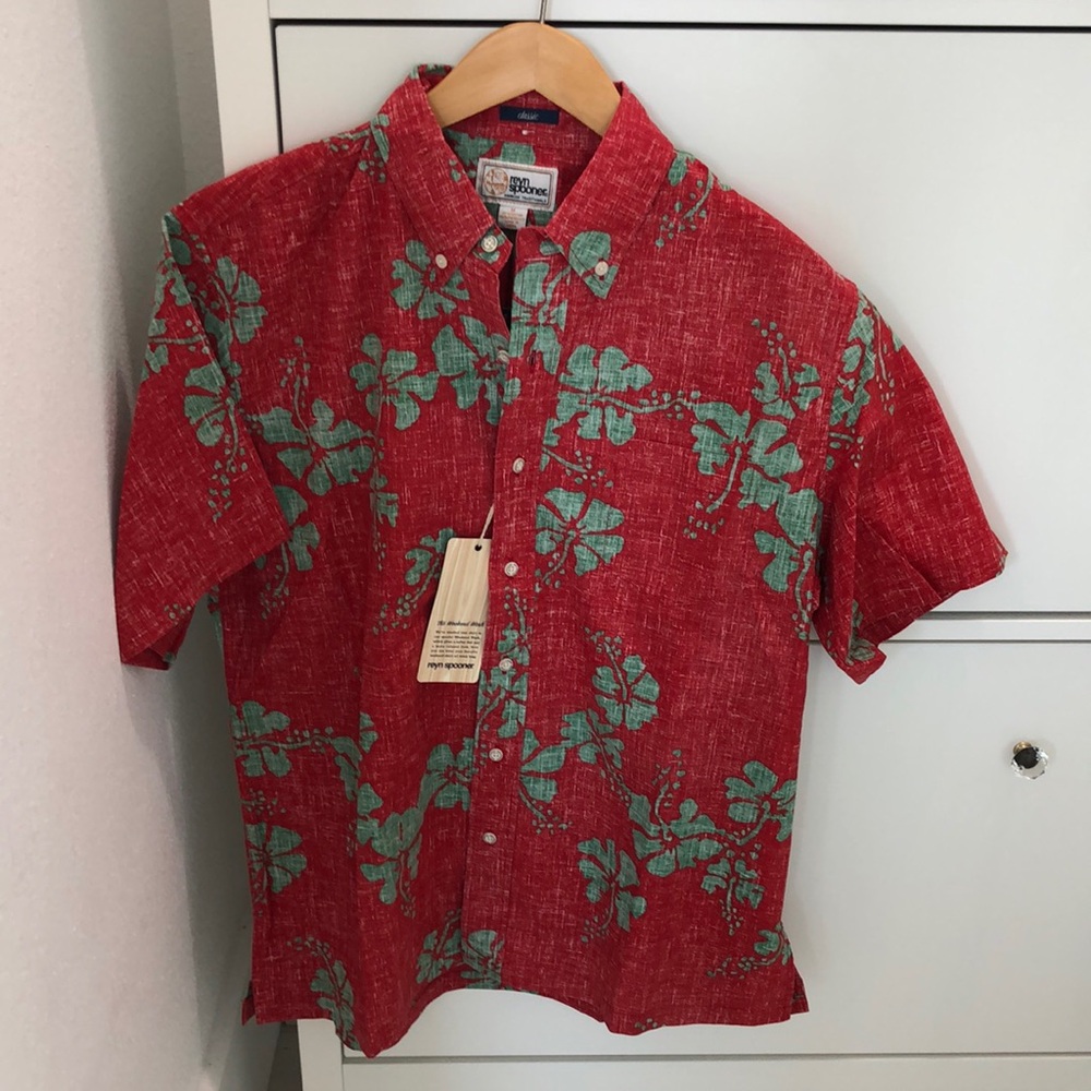 Reyn Spooner classic fit button up, design style “50th State”